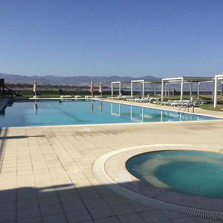 Aphrodite Beachfront Apartment Ghaziveran Esterno foto