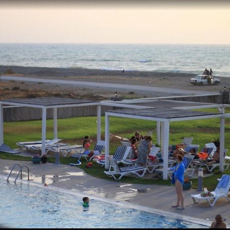 Aphrodite Beachfront Apartment Ghaziveran Esterno foto