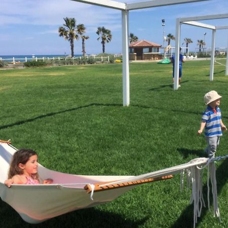 Aphrodite Beachfront Apartment Ghaziveran Esterno foto