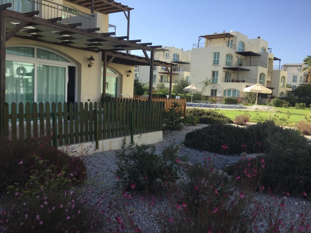 Aphrodite Beachfront Apartment Ghaziveran Esterno foto