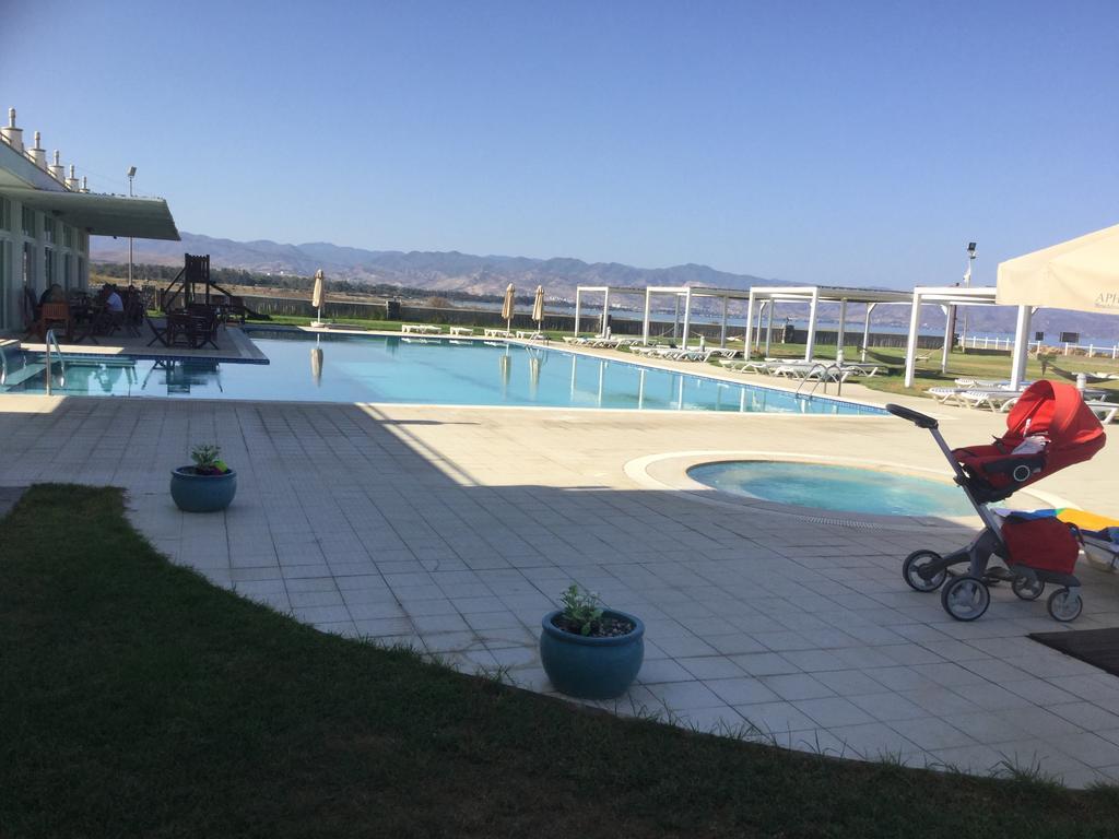 Aphrodite Beachfront Apartment Ghaziveran Esterno foto