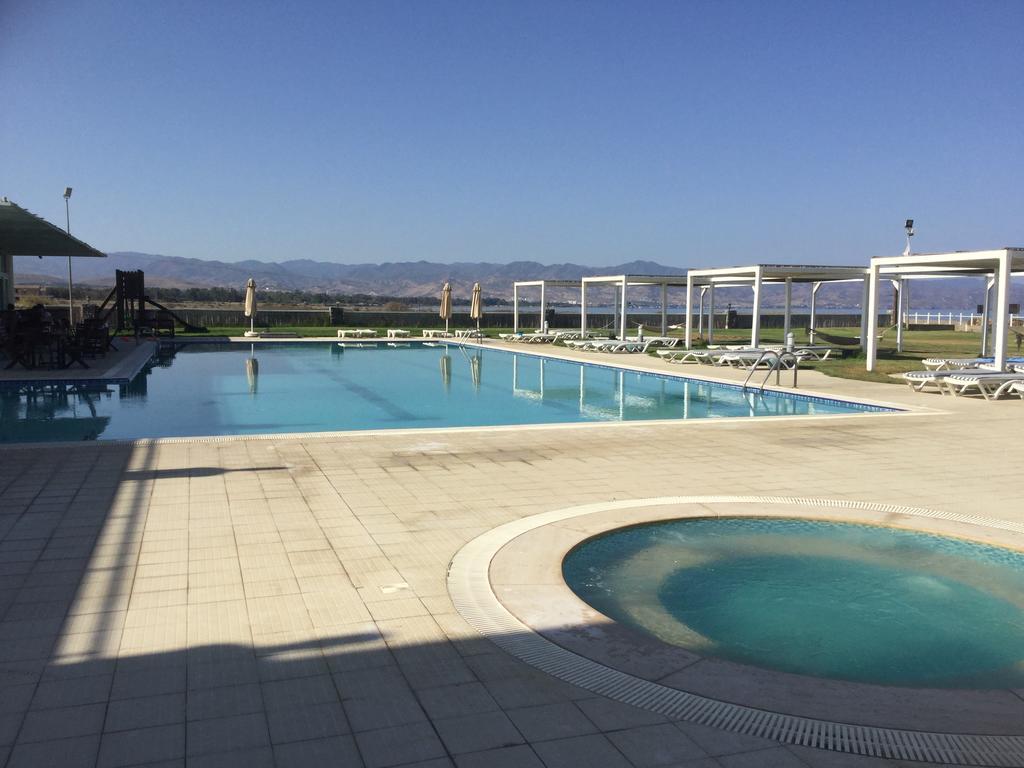 Aphrodite Beachfront Apartment Ghaziveran Esterno foto