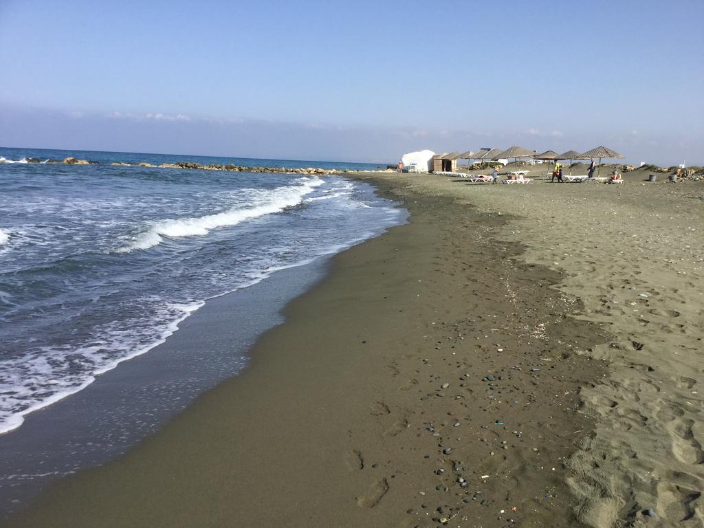 Aphrodite Beachfront Apartment Ghaziveran Esterno foto