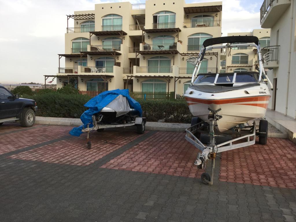 Aphrodite Beachfront Apartment Ghaziveran Esterno foto