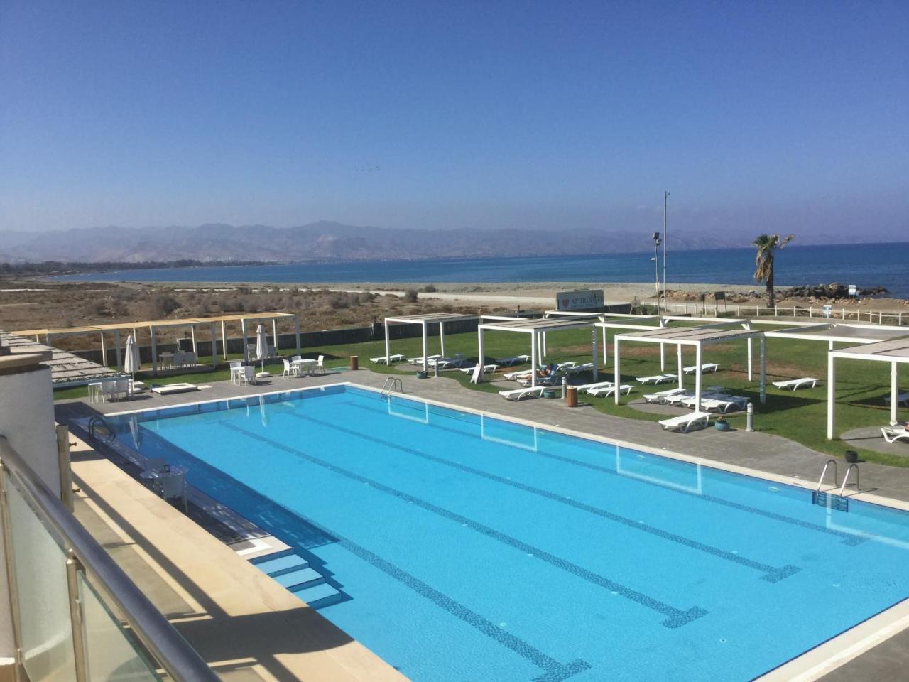 Aphrodite Beachfront Apartment Ghaziveran Esterno foto