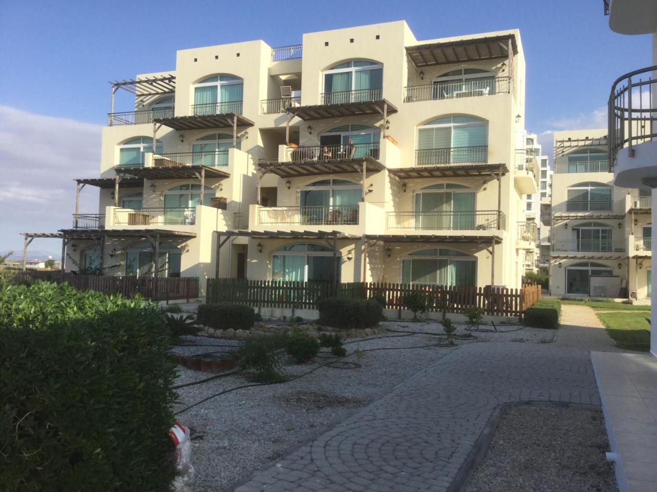 Aphrodite Beachfront Apartment Ghaziveran Esterno foto