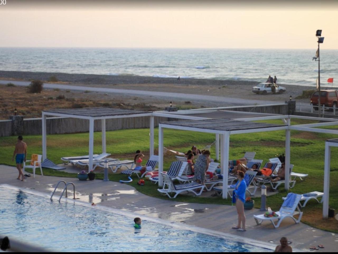 Aphrodite Beachfront Apartment Ghaziveran Esterno foto