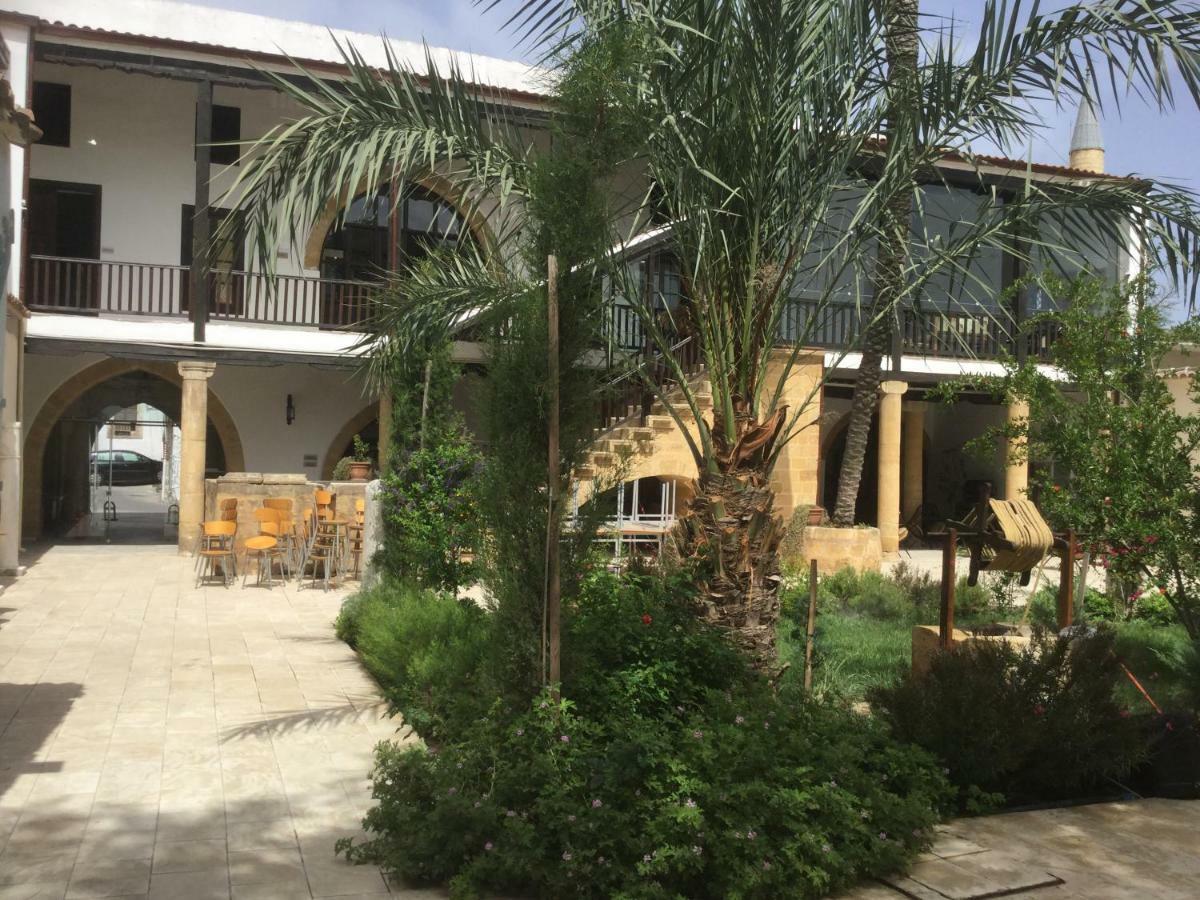 Aphrodite Beachfront Apartment Ghaziveran Esterno foto