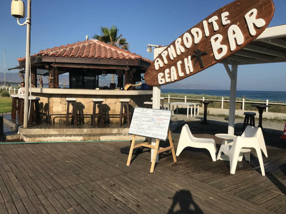 Aphrodite Beachfront Apartment Ghaziveran Esterno foto