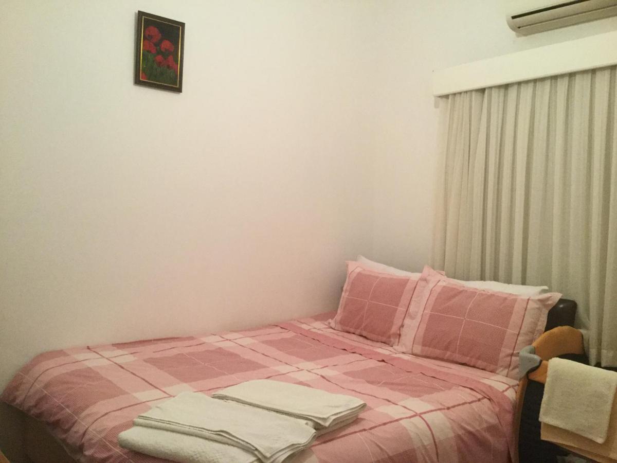 Aphrodite Beachfront Apartment Ghaziveran Esterno foto